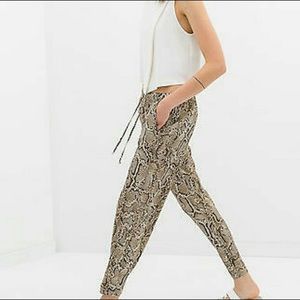 Super cute ZARA snake pants